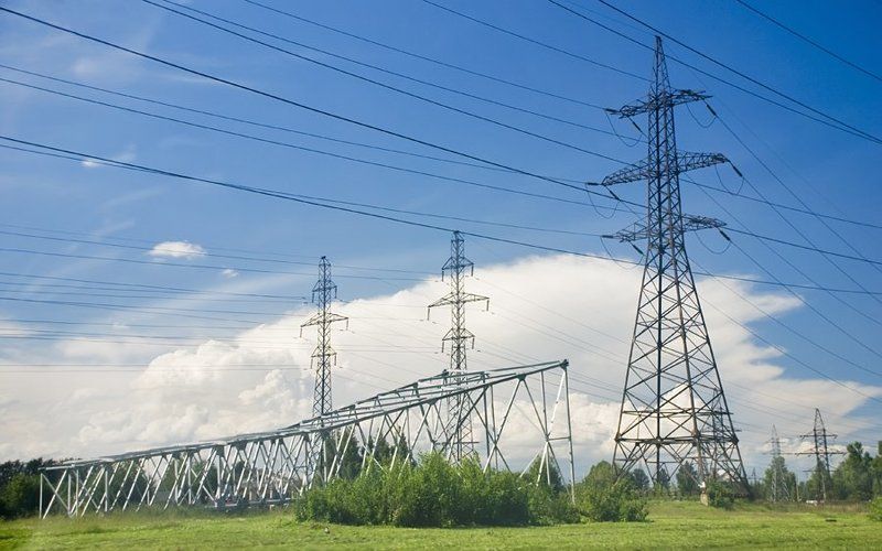 электростолбы,небо,облака,провода Артерии города фото превью