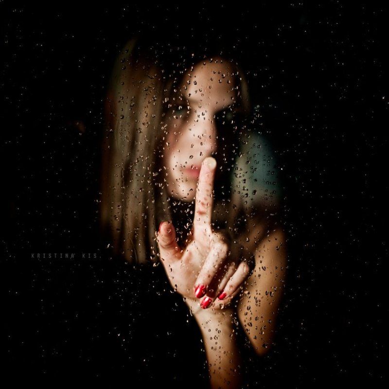 girl Strangers in the night фото превью