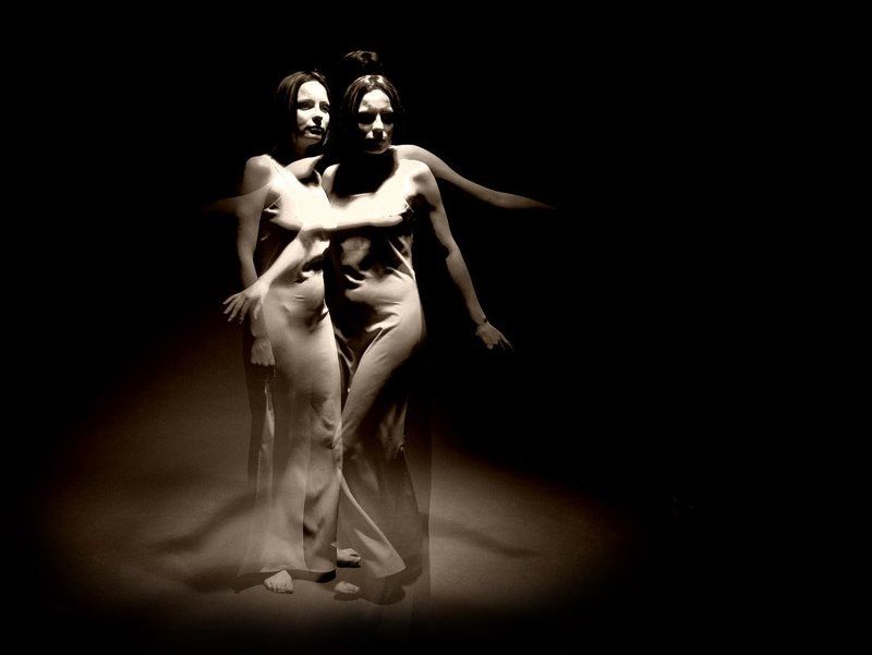 девушка,танец,свет Играя светом.... фото превью