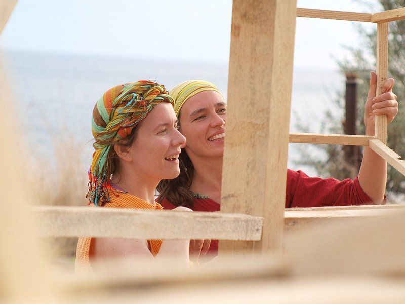 девушки, стройка, дерево, рейки ЖЕНЩИНЫ И ДОСКИ фото превью