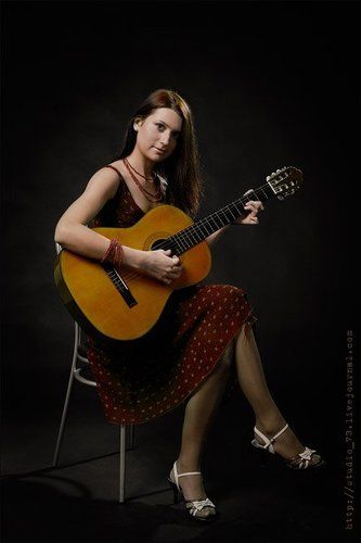 Девушка с гитарой