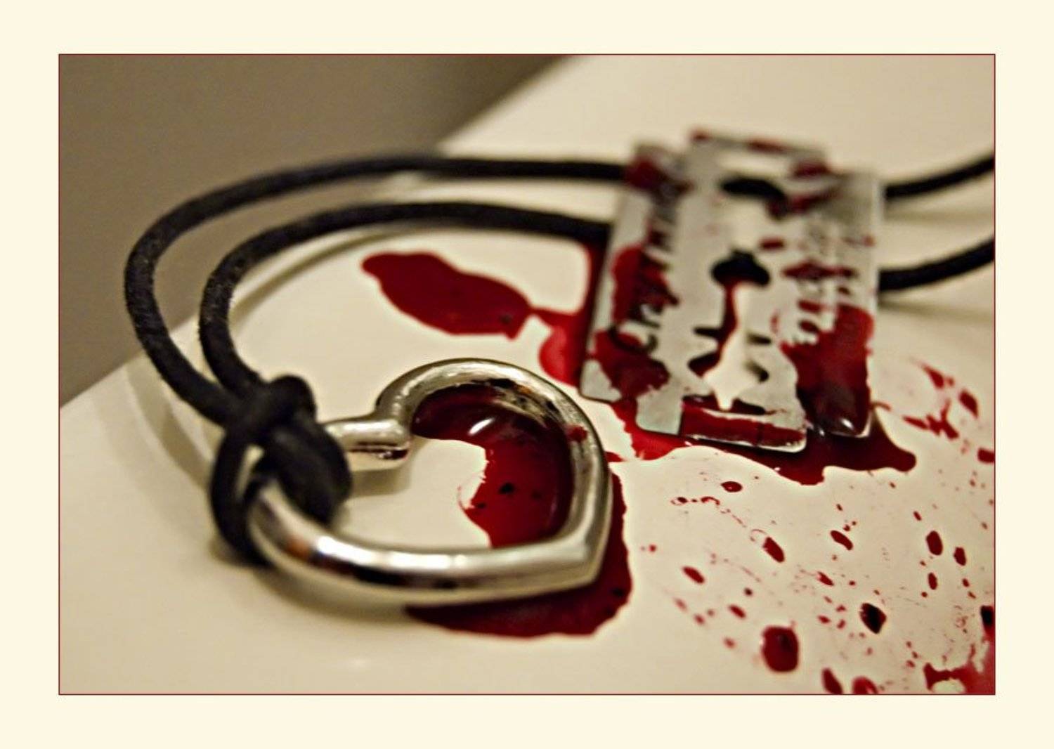 сердце, кровь, бритва, Д. Вайна