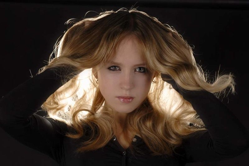 девушка, блондинка Надоело! фото превью