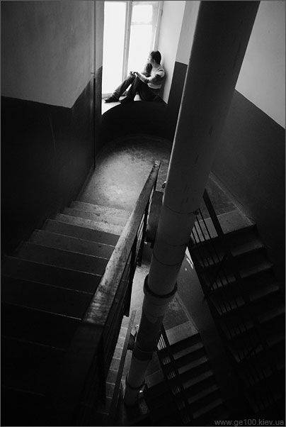 портрет, девушка, лестница, окно, подъезд, парадное, Leonid Sydorenko(ge100)