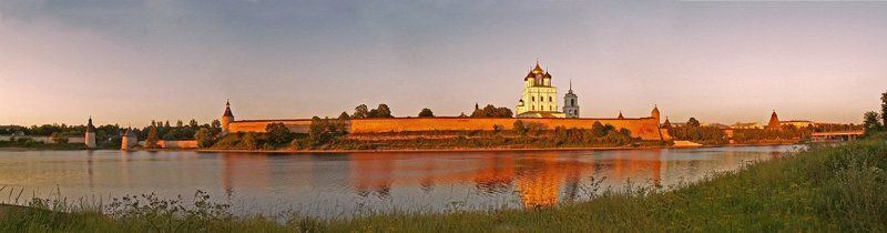 панорама, псков, храм Свечою многопламенной взметнулась Церковь Троицы... фото превью