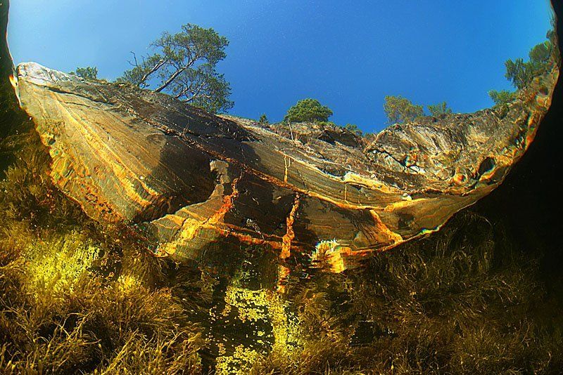 Скала (взгляд из воды) фото превью