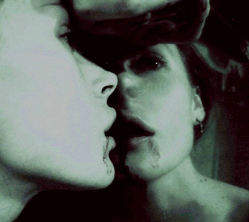 омм..., Deep in Violet