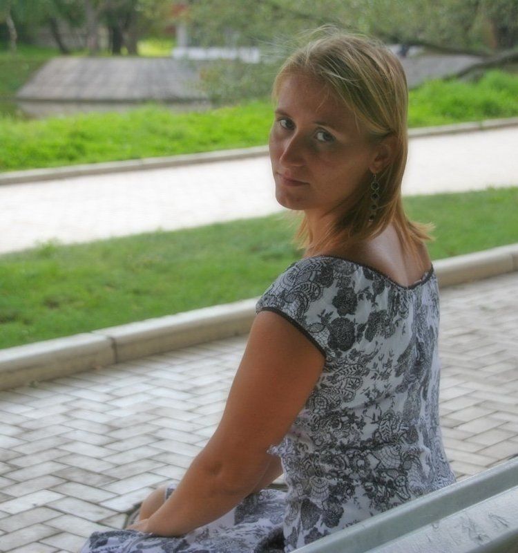 девушка, парк Помечтаю... фото превью