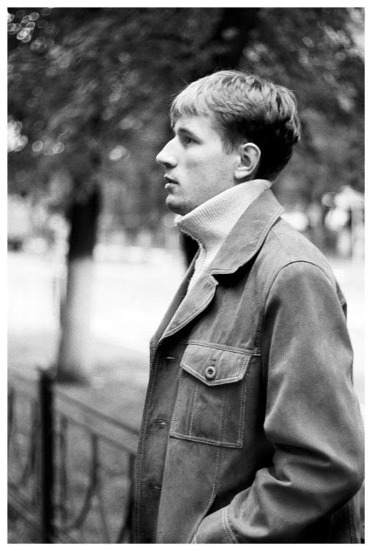 50/1.8, портрет, чб, осень Затаив дыхание фото превью