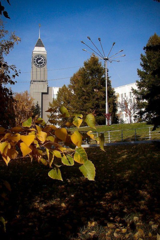 город, часы  фото превью