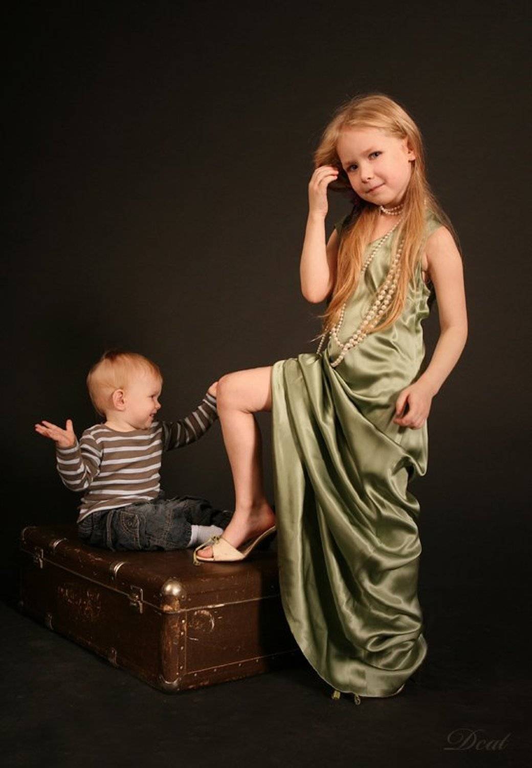 дети, девочка, мальчик, сборы в отпуск, чемодан, Darn Cat