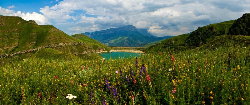 изумрудное в горах... фото превью