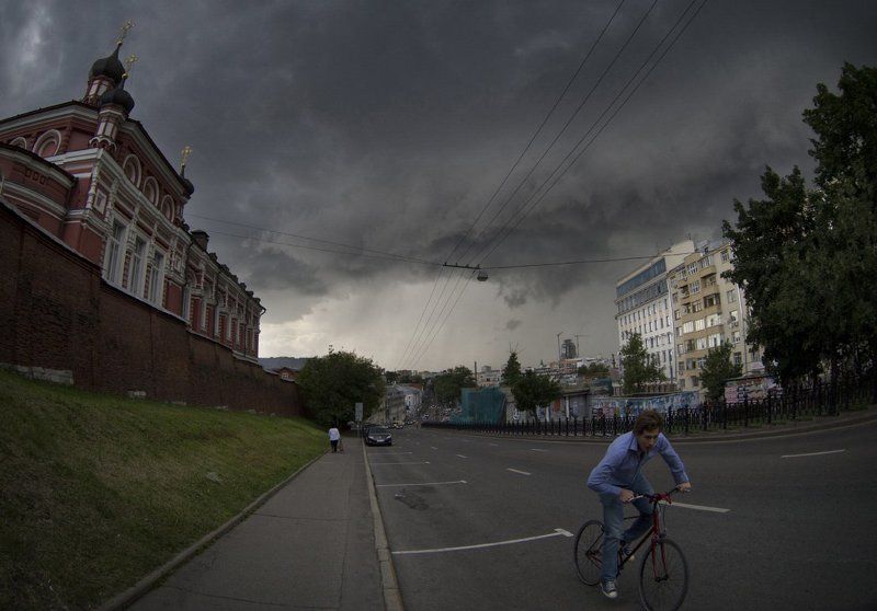 Странную тучу принесло с моря к концу дня, четырнадцатого дня весеннего месяца нисана... фото превью