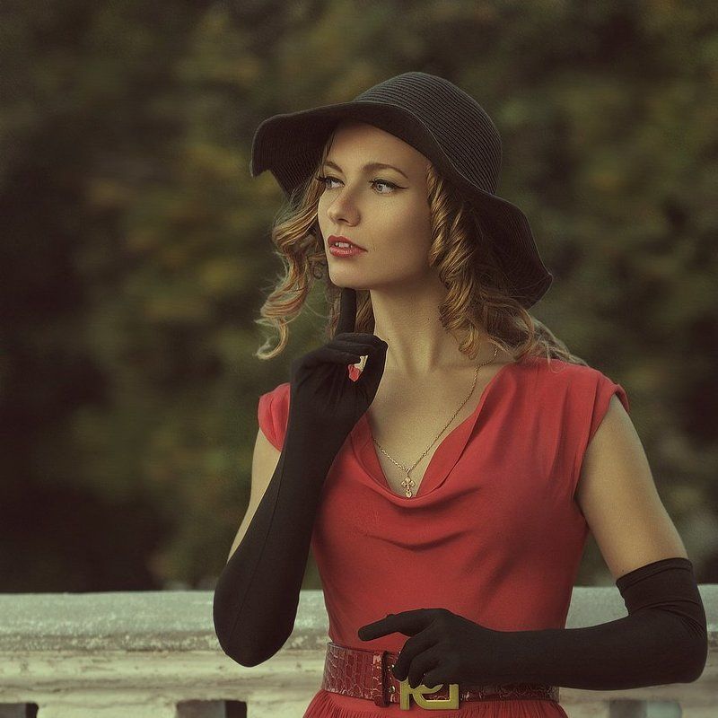 Lady in hat фото превью