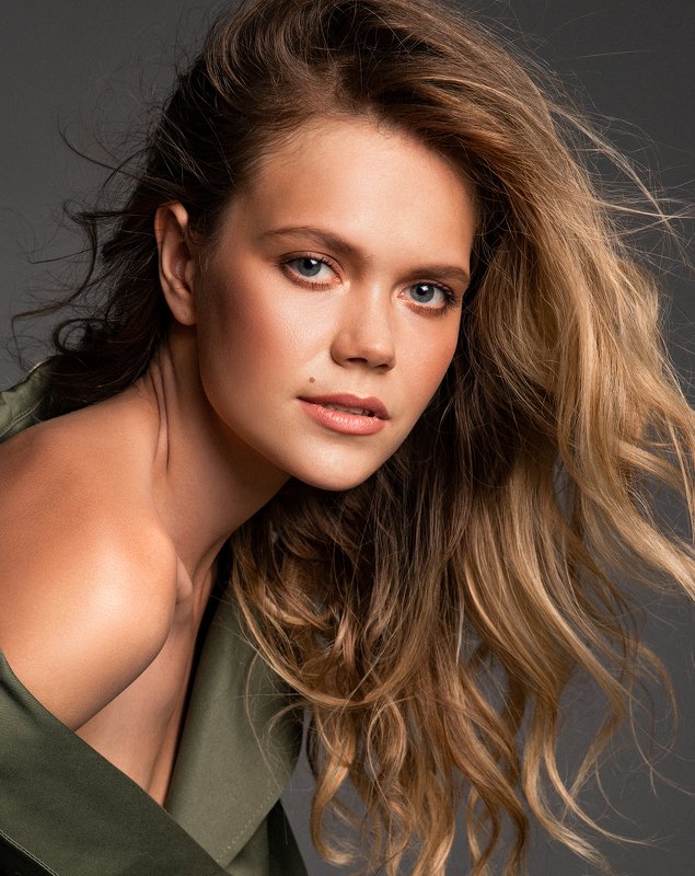 женский портрет, шикарная, красотка. девушка, фэшн, pretty woman, fashion, adult, lips, portrait, girl, attractive, pretty, model, hair, beautiful, natural, female, smile, beauty, studio, lady, elegance, glamour, curly, elegant, Лиза фото превью