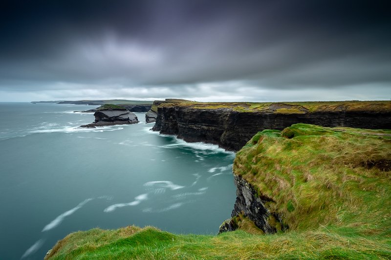 #landscape #waterscape #dynamic #sky #clouds #stones #ireland #canon #longexposure #nature #beautiful #colorful #cliff Kilkee Cliffs фото превью