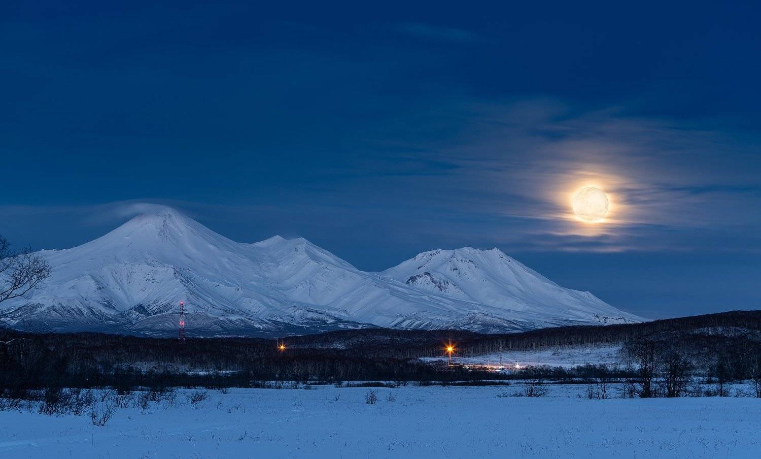 Камчатка, вулкан, восход, луна , Александр Максин