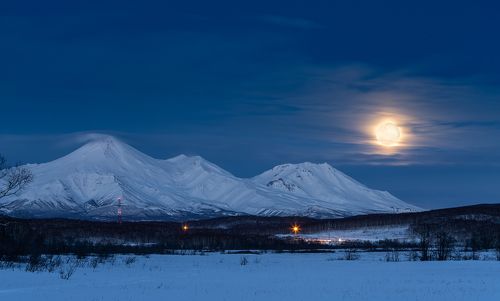 Предновогодняя луна 