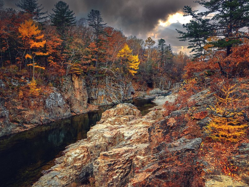 тайга, осень, река, гроза Гроза над таёжной рекой. фото превью