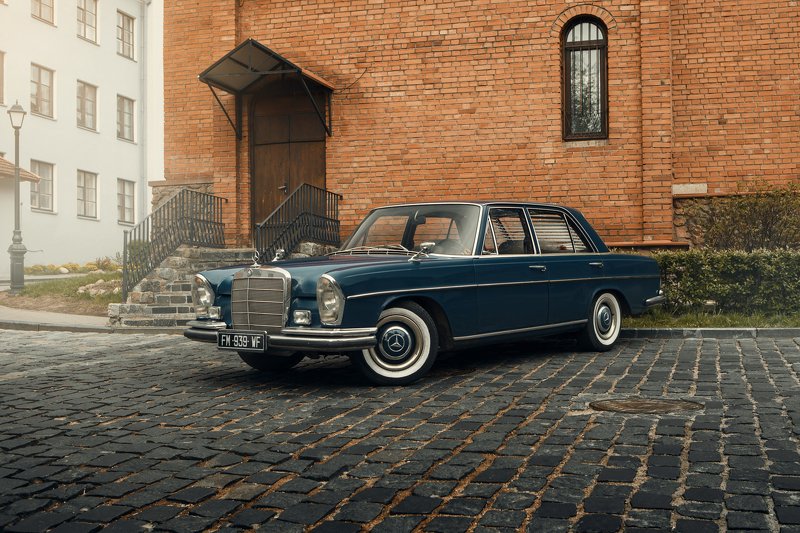 автомобильная фотография Mercedes-Benz 250S фото превью