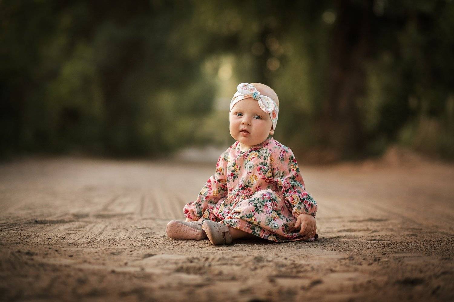 девочка, ребенок, малыш, дорога, сидит, лето, солоха, прогулка, тепло, Мила Шелест