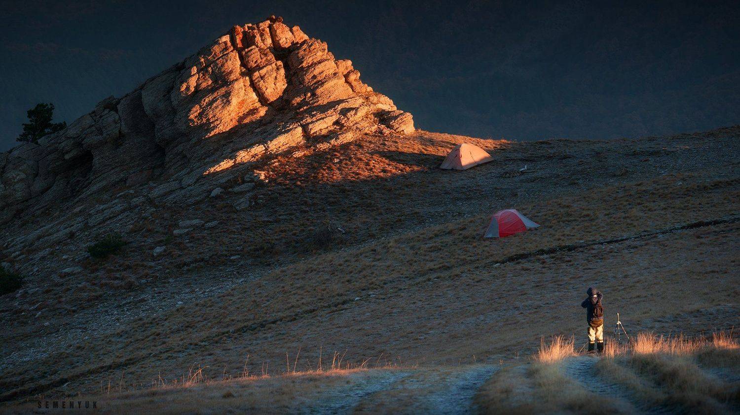 крым, горы, рассвет, вершина, кемаль-эгерек, скалы, фотограф в кадре, человек, mountain, crimea, summit, peak, dawn, sunrise., Семенюк Василий