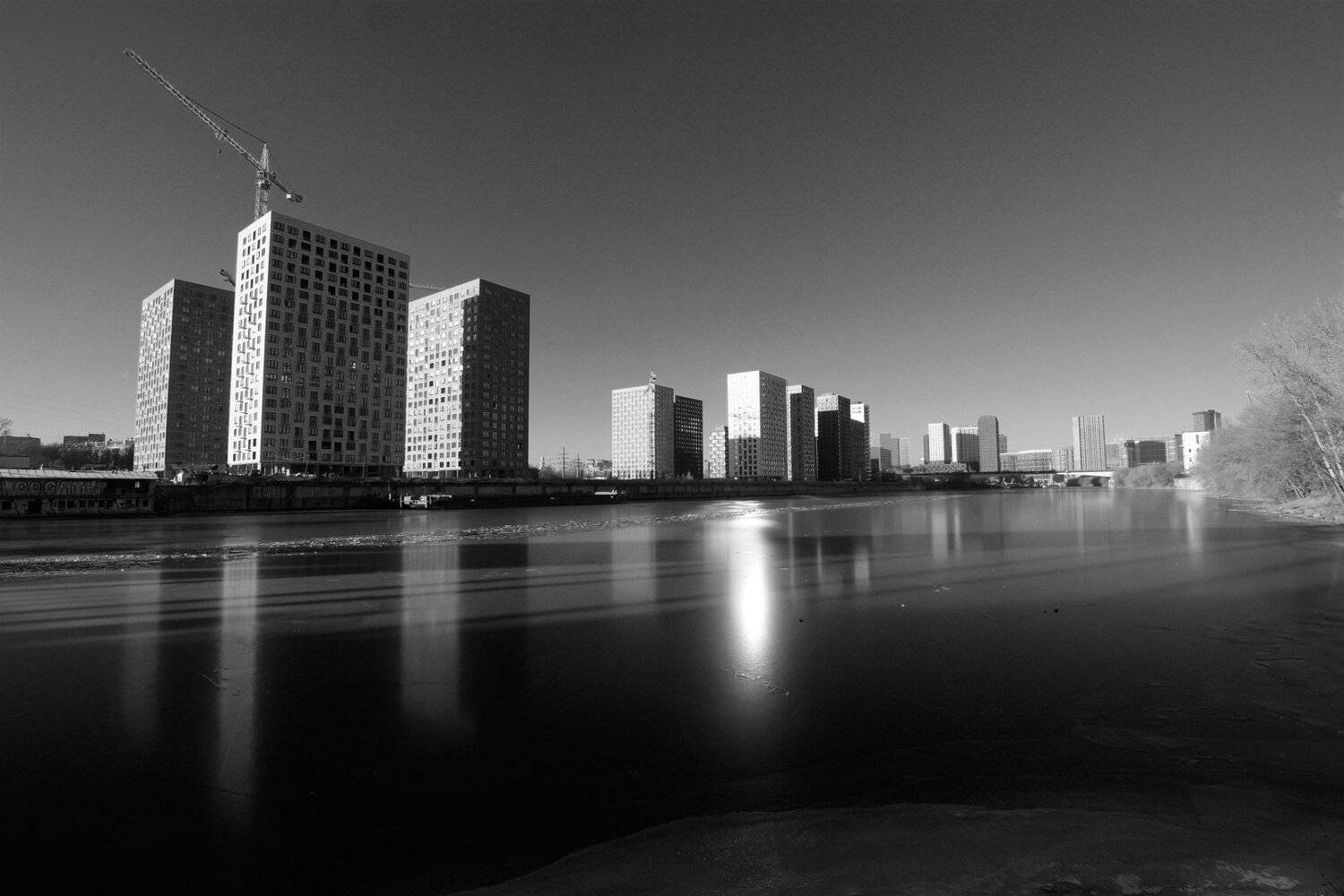 набережная, многоэтажки, зима, солнце, лёд, отражения, блики, новостройки, Шелепиха, Дмитрий Ткаченко