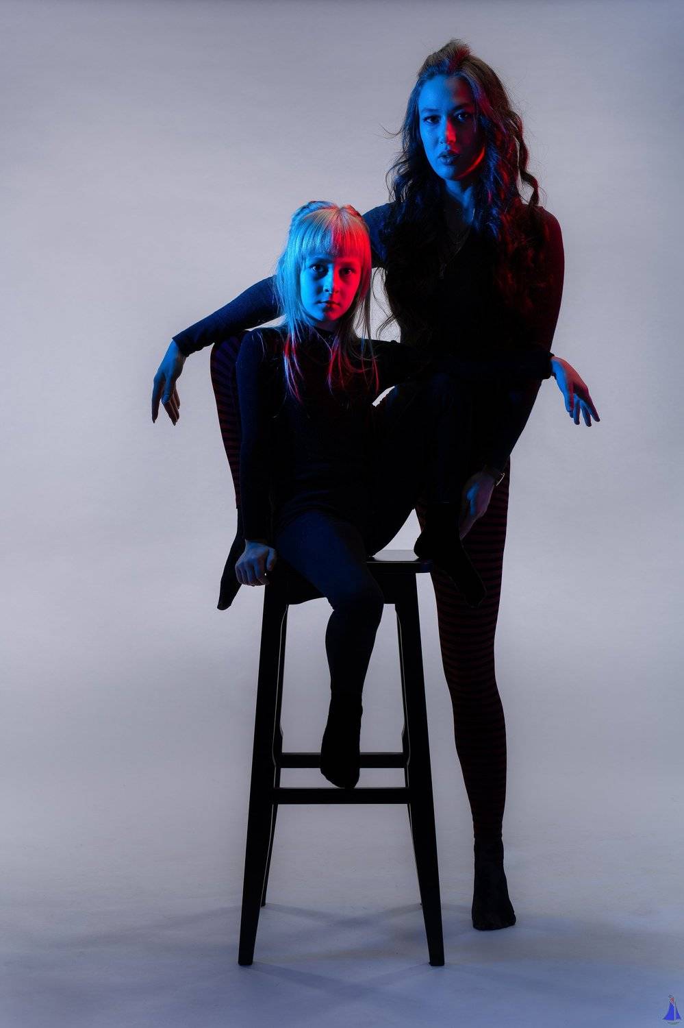 50mm, adorable, art, blue, canon, creatively, eos, family, geometry, girls, gradient, great, ivansamodurov, love, mom and daughter, on the background, photo, red, stars, studio, Иван Самодуров, студия, мама и дочка, красный, синий, девочки, Иван Самодуров