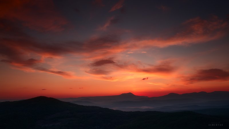 крым, рассвет, небо, облака, кермен-кая, чатыр-даг, рассветная, mountain, sky, dawn, sunrise, crimea. Неба пламенеющего стяг. фото превью
