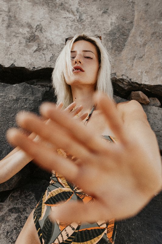 Портрет, portrait, People, Girl, lady, жанр, Mood, soul, девушка, nature, film, фотография, fashion, hands Move back фото превью