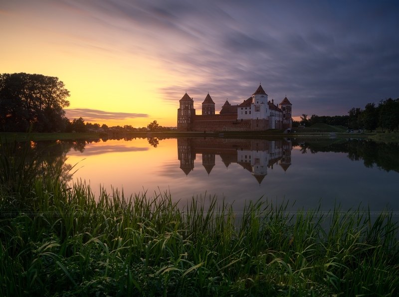 книга владыка моря, беларусь, белоруссия, замок. мир мирский, отражение, артем мирный, арт, длинная выдержка, belarus, artyom mirniy, mir, castle, cityscape, sunset, reflection Замково-парковый комплекс «Мир» фото превью