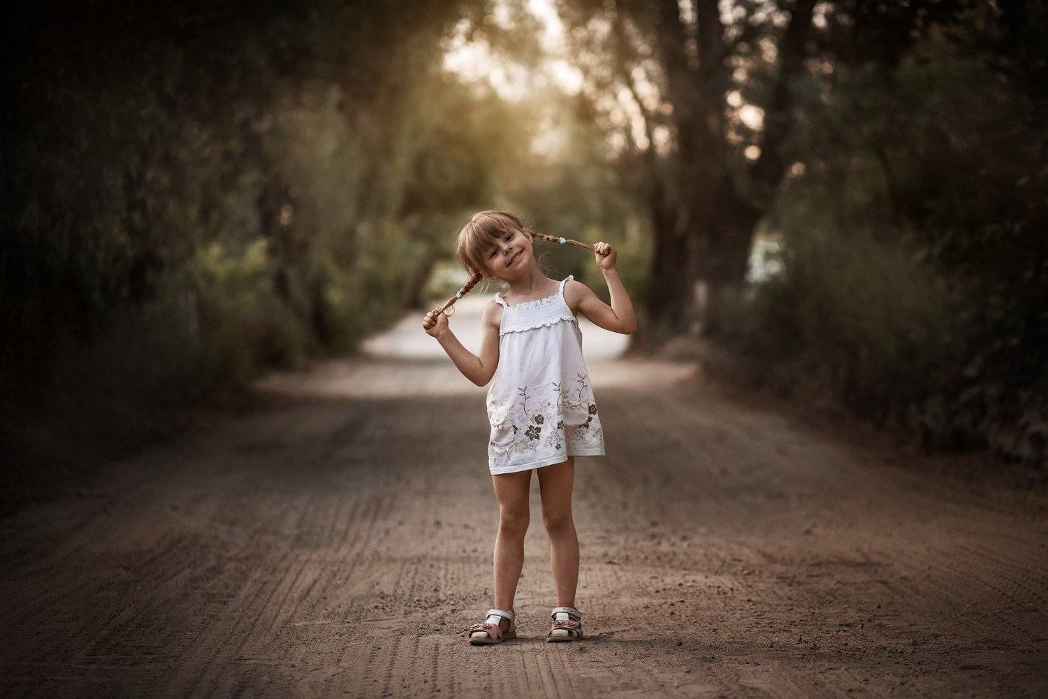 косички, девочка, детство, хулиганка, малышка, лето, парк, природа, дорога, улыбка, сарафан, закат, солнечный, тепло, прогулка, портрет, Мила Шелест