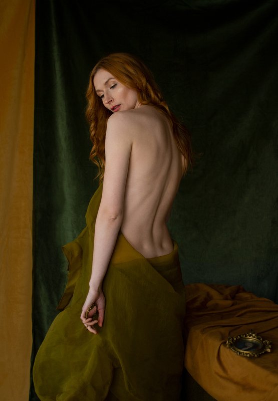 fine art portrait Portrait with pocket mirror фото превью