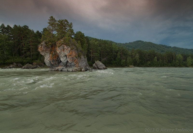 Катит свои воды Катунь фото превью