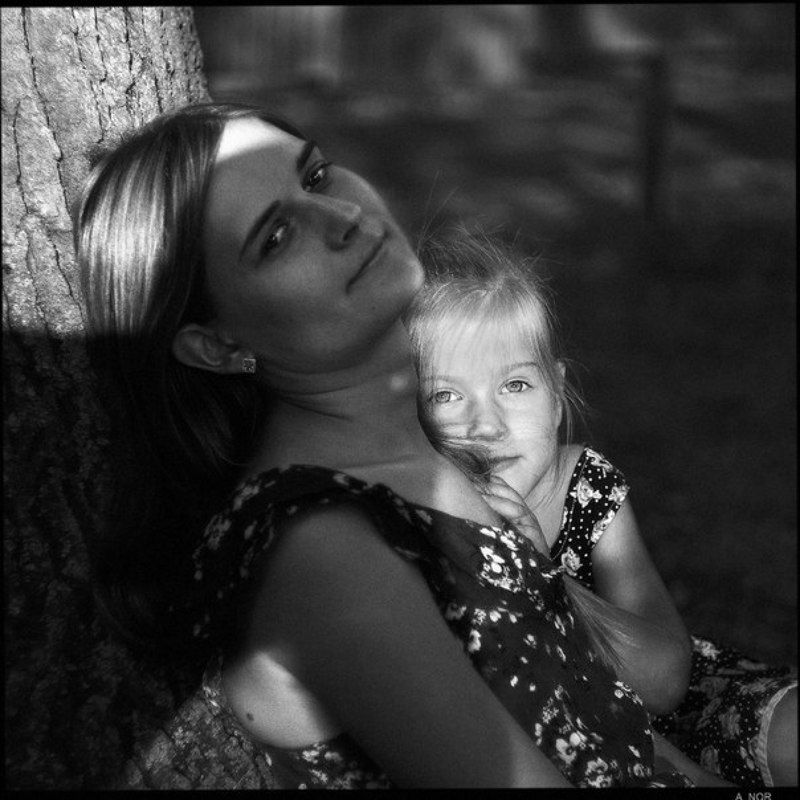 Портрет Марии и Ирины в солнечном острове. фото превью