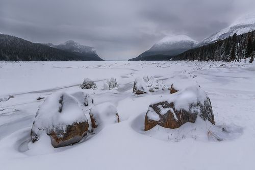 Скованный льдом Беломорский залив.