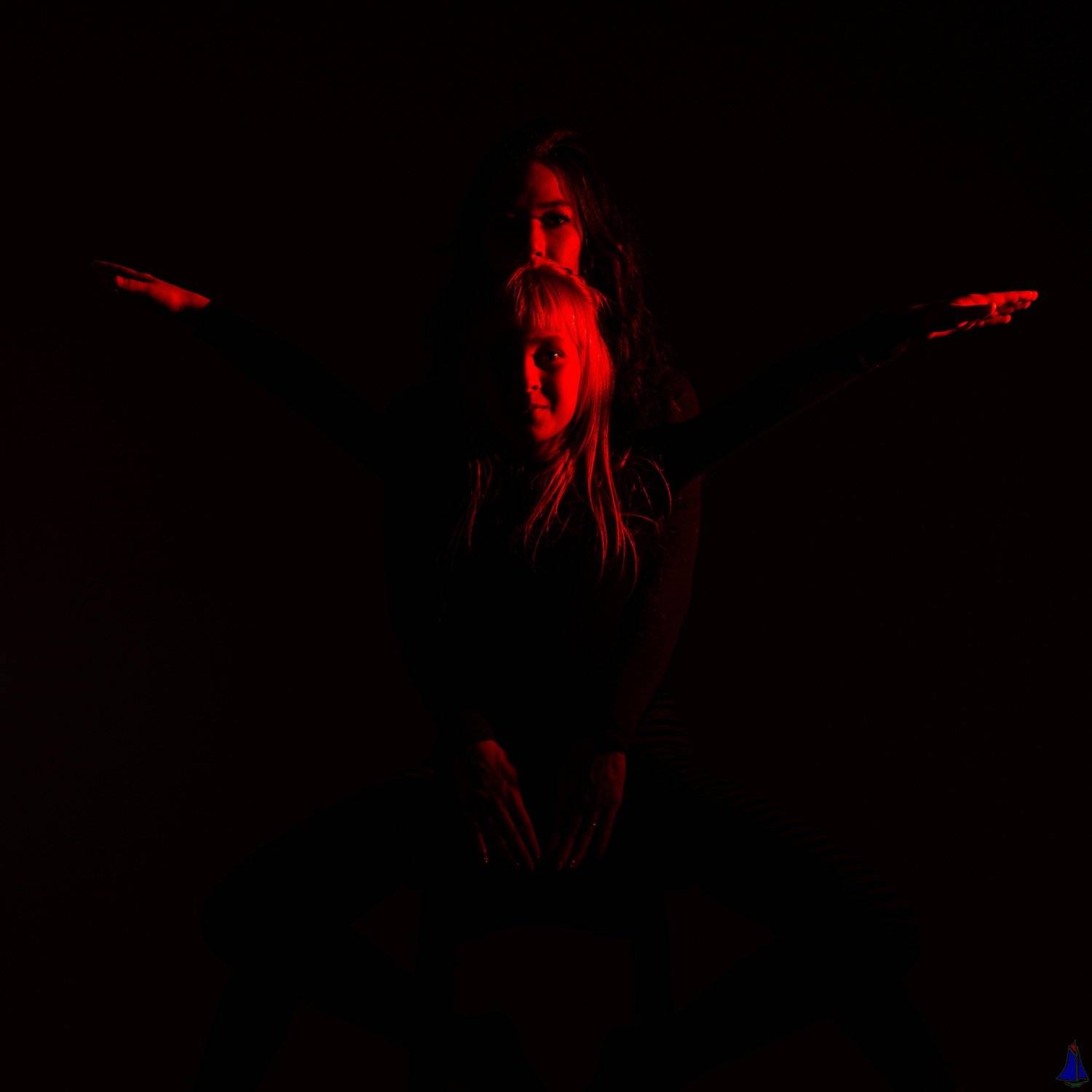 50mm, adorable, art, blue, canon, creatively, eos, family, geometry, girls, gradient, great, ivansamodurov, love, mom and daughter, on the background, photo, red, stars, studio, Иван Самодуров, студия, мама и дочка, красный, синий, девочки, Иван Самодуров