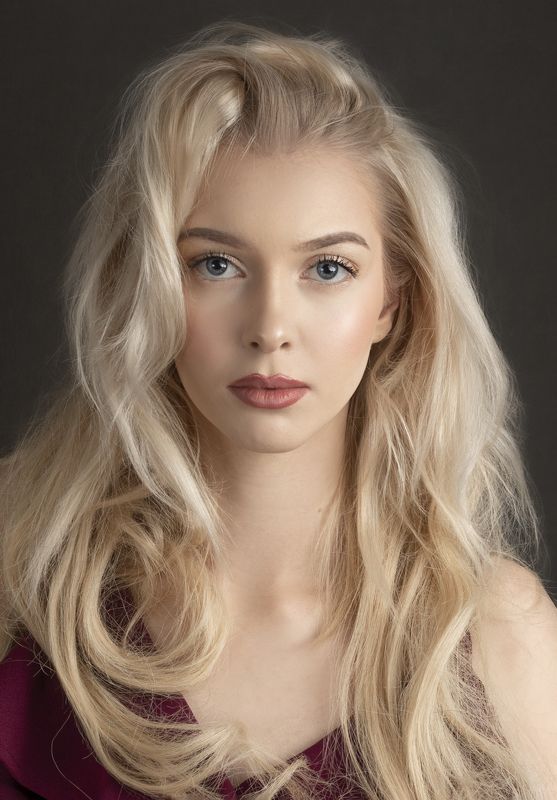 портрет , взгляд ,красивая девушка , цвет ,волосы , красивые губы ,нежность , таинственность  фото превью