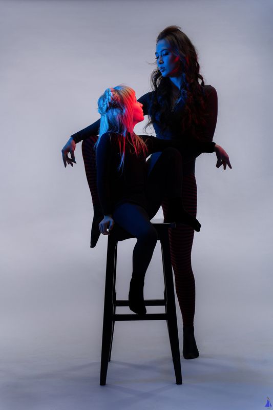 50mm, adorable, art, blue, canon, creatively, eos, family, geometry, girls, gradient, great, ivansamodurov, love, mom and daughter, on the background, photo, red, stars, studio, Иван Самодуров, студия, мама и дочка, красный, синий, девочки Мама и дочка фото превью