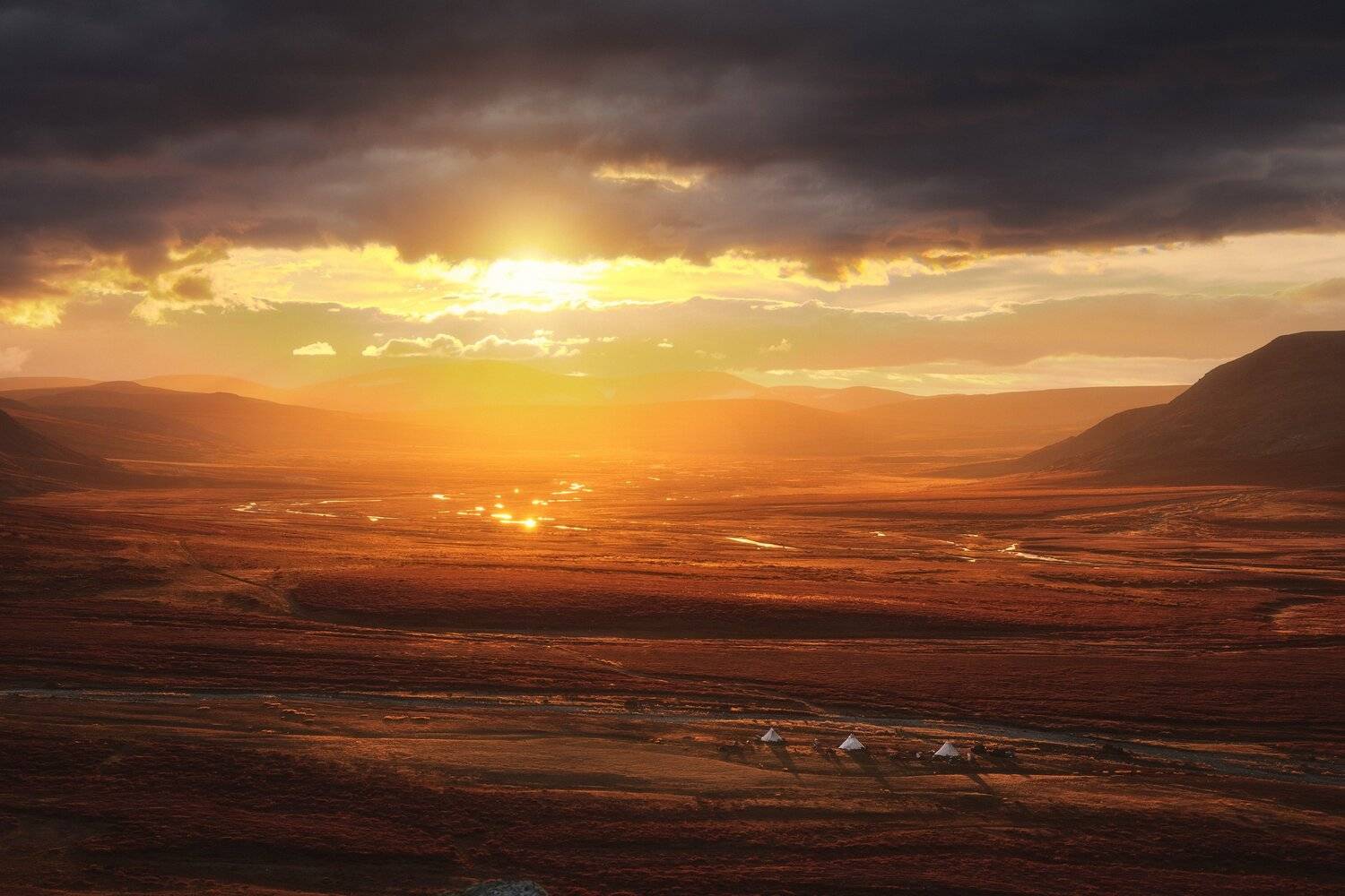 россия, урал, полярный урал, ямао, ямало-ненецкий автономный округ, салехард, горы, осень, природа, пейзаж, закат, отражение, река, тундра, лесотундра, чум, стойбище, оленевод, Оборотов Алексей