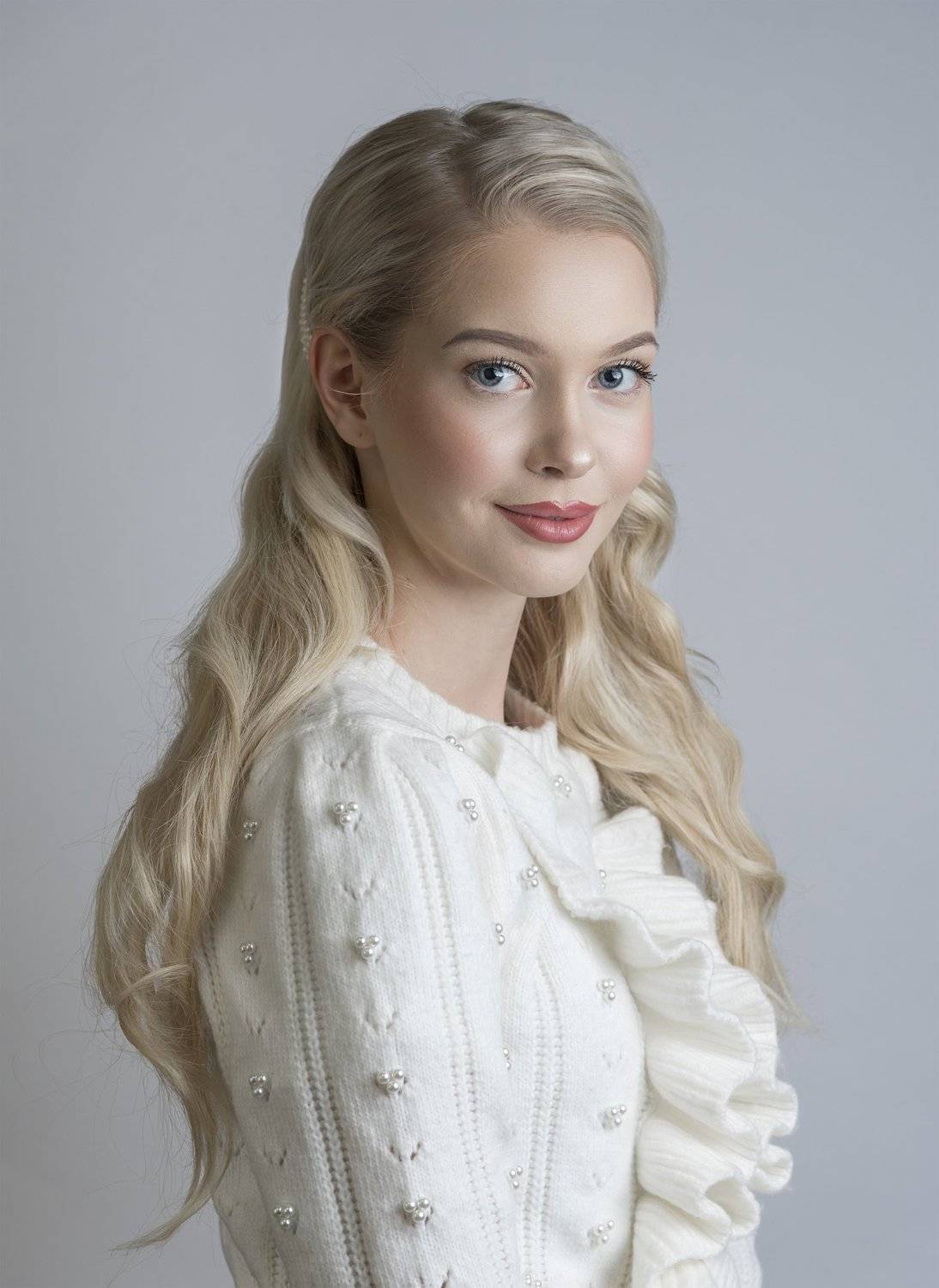 портрет , взгляд , цвет ,волосы , красивые губы ,нежность ,девочка, Natalia Kholodova