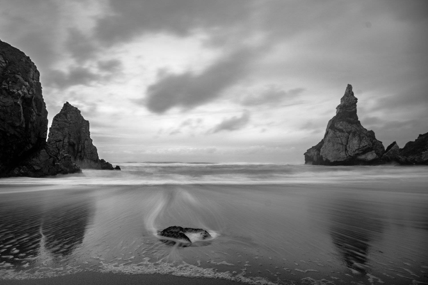 португалия, чб, пляж урса, скалы, берег, атлантика, атлантический океан, океан, вода, Владимир Яськив