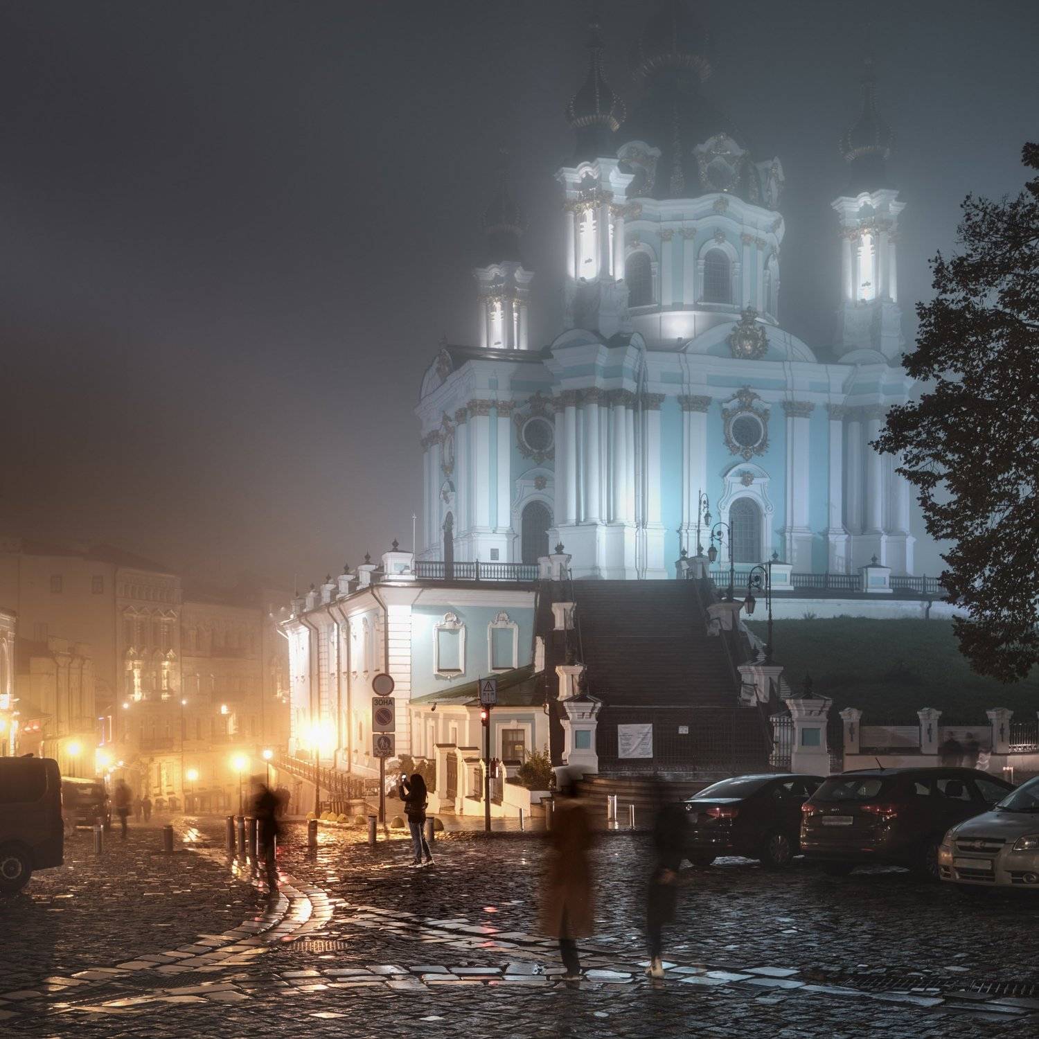 вечер, туман, андреевский спуск, андреевская церковь, город, архитектура, брусчатка, мостовая, силуэты, огни, Александр