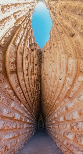 Про каменную бесконечность Боспорской усыпальницы.