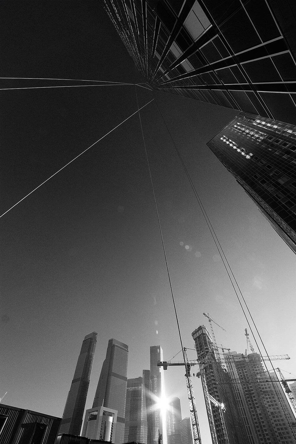 Небоскрёбы, Шелепиха, МДЦ, отражение, сияние, солнце, краны, тросы, Дмитрий Ткаченко