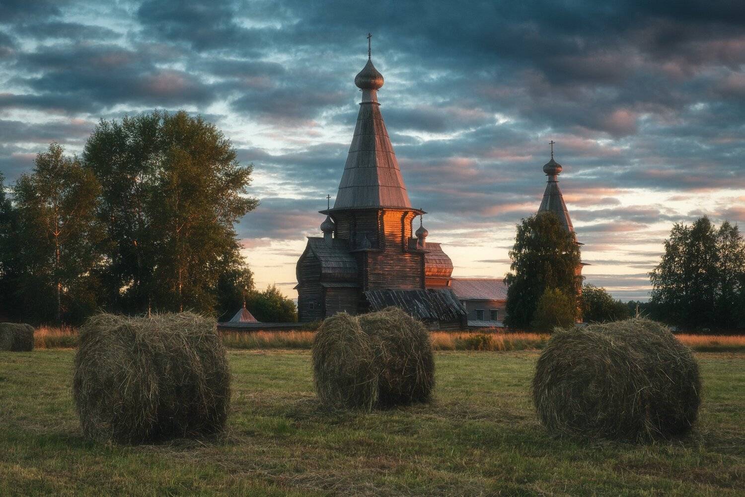 россия, архангельская область, русский север, кенозеро, кенозерье, национальный парк, пейзаж, природа, церковь, почозерский погост, закат, стог, луг, лето, сенокос, Оборотов Алексей