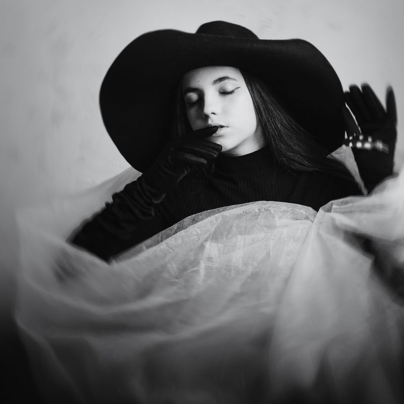 чб, портрет жанровый портрет Перышко фото превью