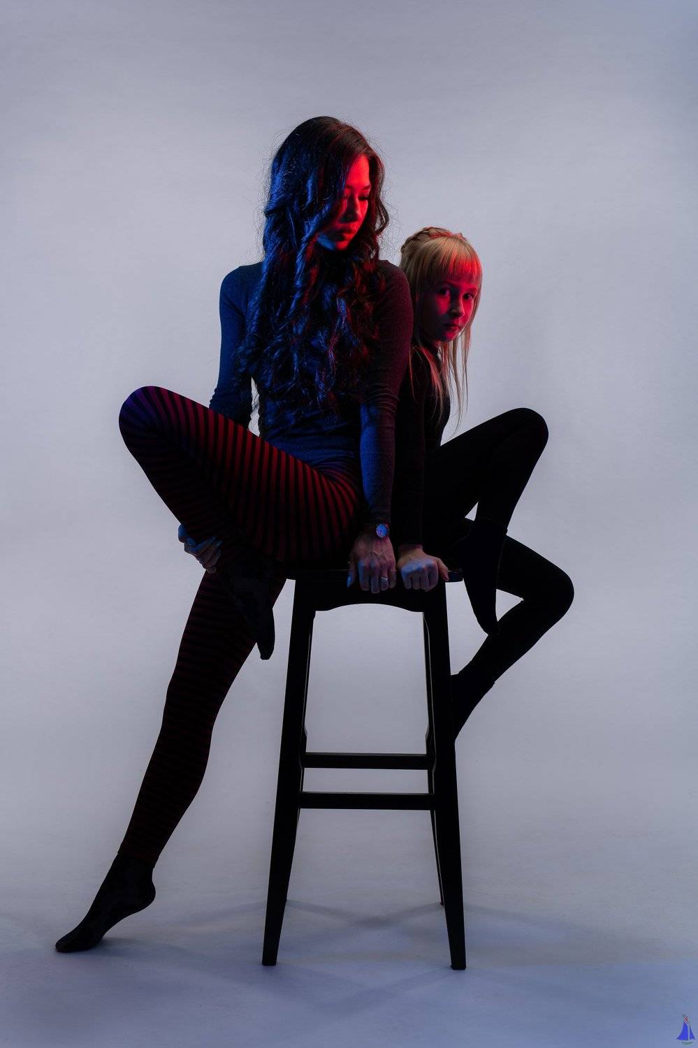 50mm, adorable, art, blue, canon, creatively, eos, family, geometry, girls, gradient, great, ivansamodurov, love, mom and daughter, on the background, photo, red, stars, studio, Иван Самодуров, студия, мама и дочка, красный, синий, девочки, Иван Самодуров