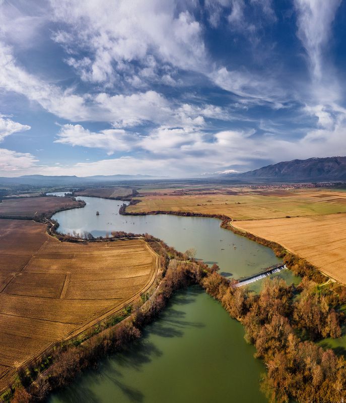 Between two mountains фото превью