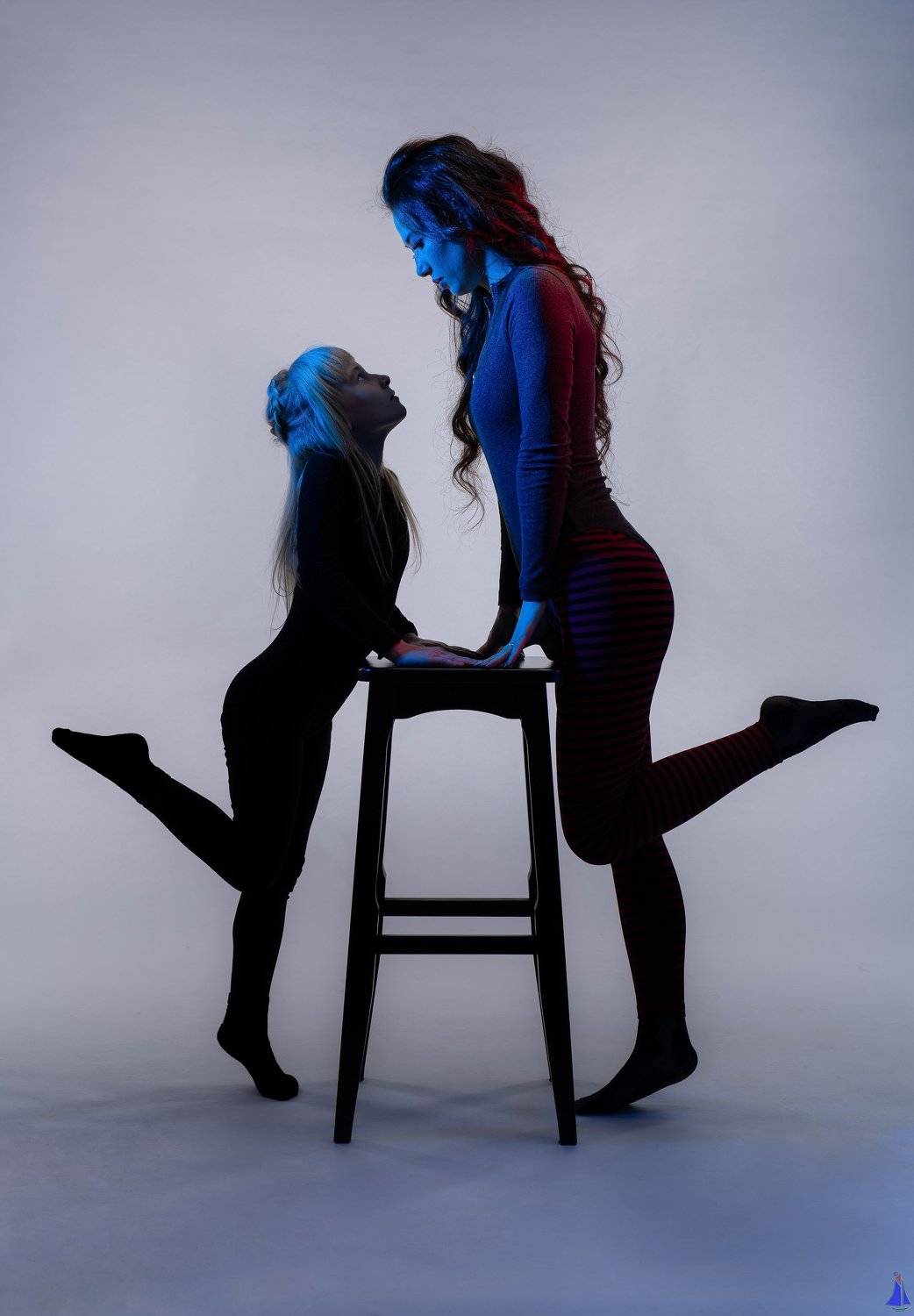 50mm, adorable, art, blue, canon, creatively, eos, family, geometry, girls, gradient, great, ivansamodurov, love, mom and daughter, on the background, photo, red, stars, studio, Иван Самодуров, студия, мама и дочка, красный, синий, девочки, Иван Самодуров